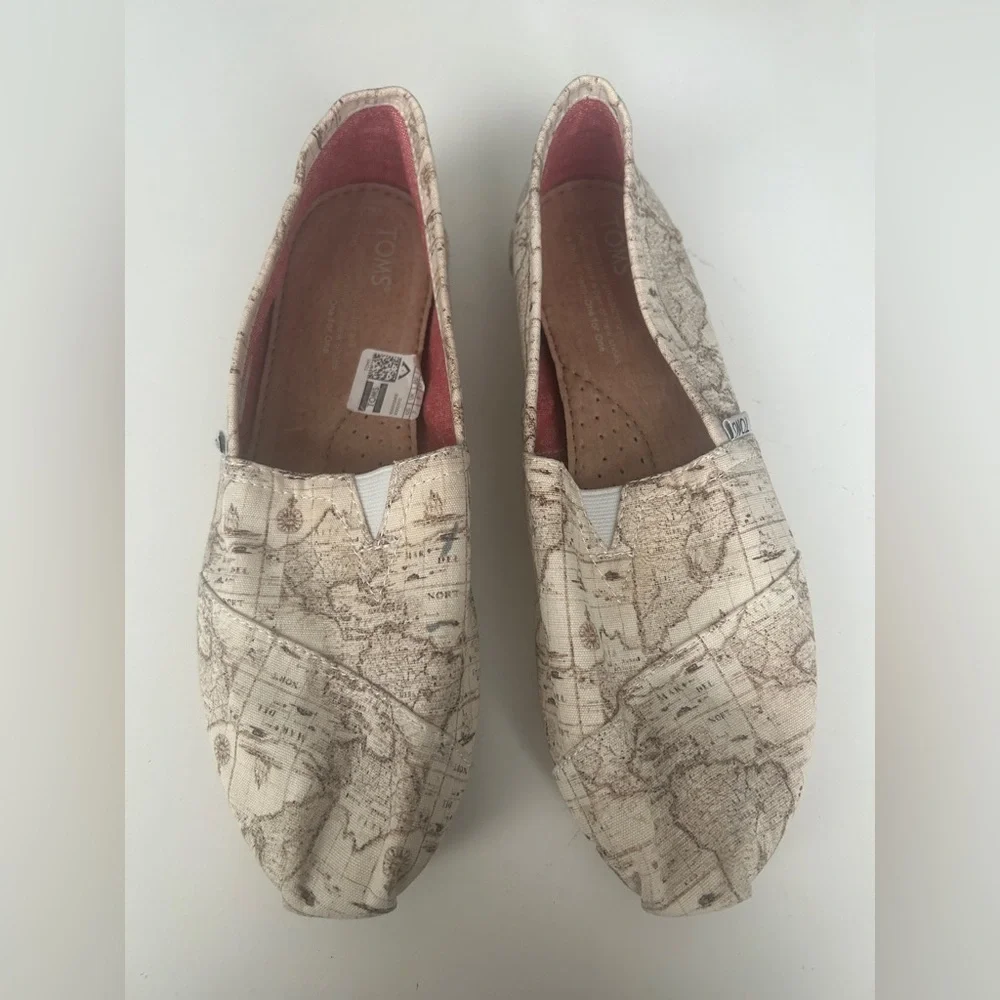 Toms Flats Slip-on shoes Size 7